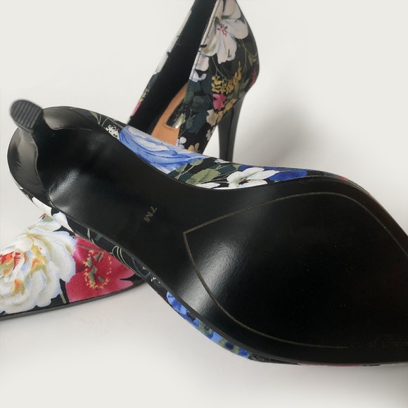 NWOT flirty floral Halogen Mattie pointy toe pumps - Picture 6 of 6